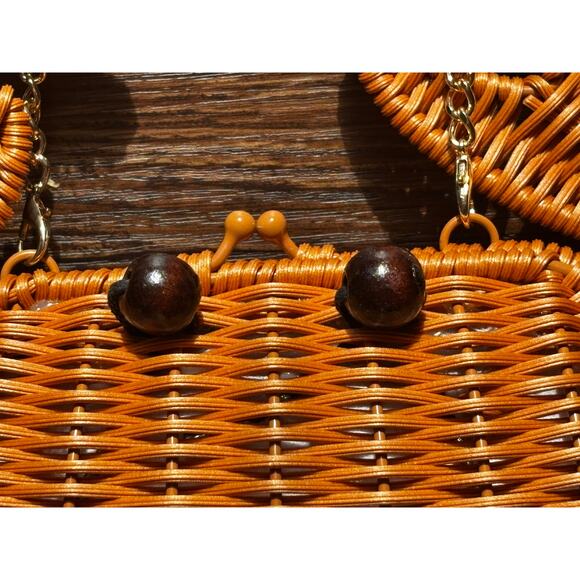 NWT Tommy Bahama Womens woven CrabShaped Wicker Handbag TikTok viral Coastal Fun - Picture 7 of 17